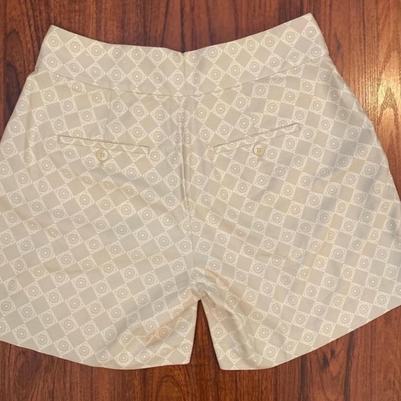 Ann Taylor Factory Beige Diamond Print Tailored Shorts Size Small Classic Prepp - Picture 4 of 8